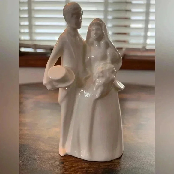 VINTAGE: Royal Doulton Images | Bride and Groom. - Picture 2 of 12
